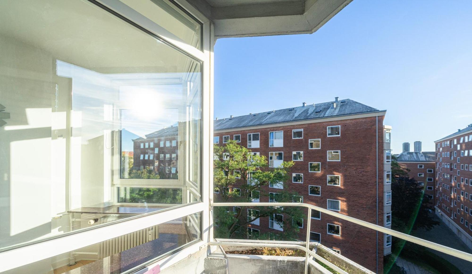 3-bed In Frederiksberg Location Apartment *