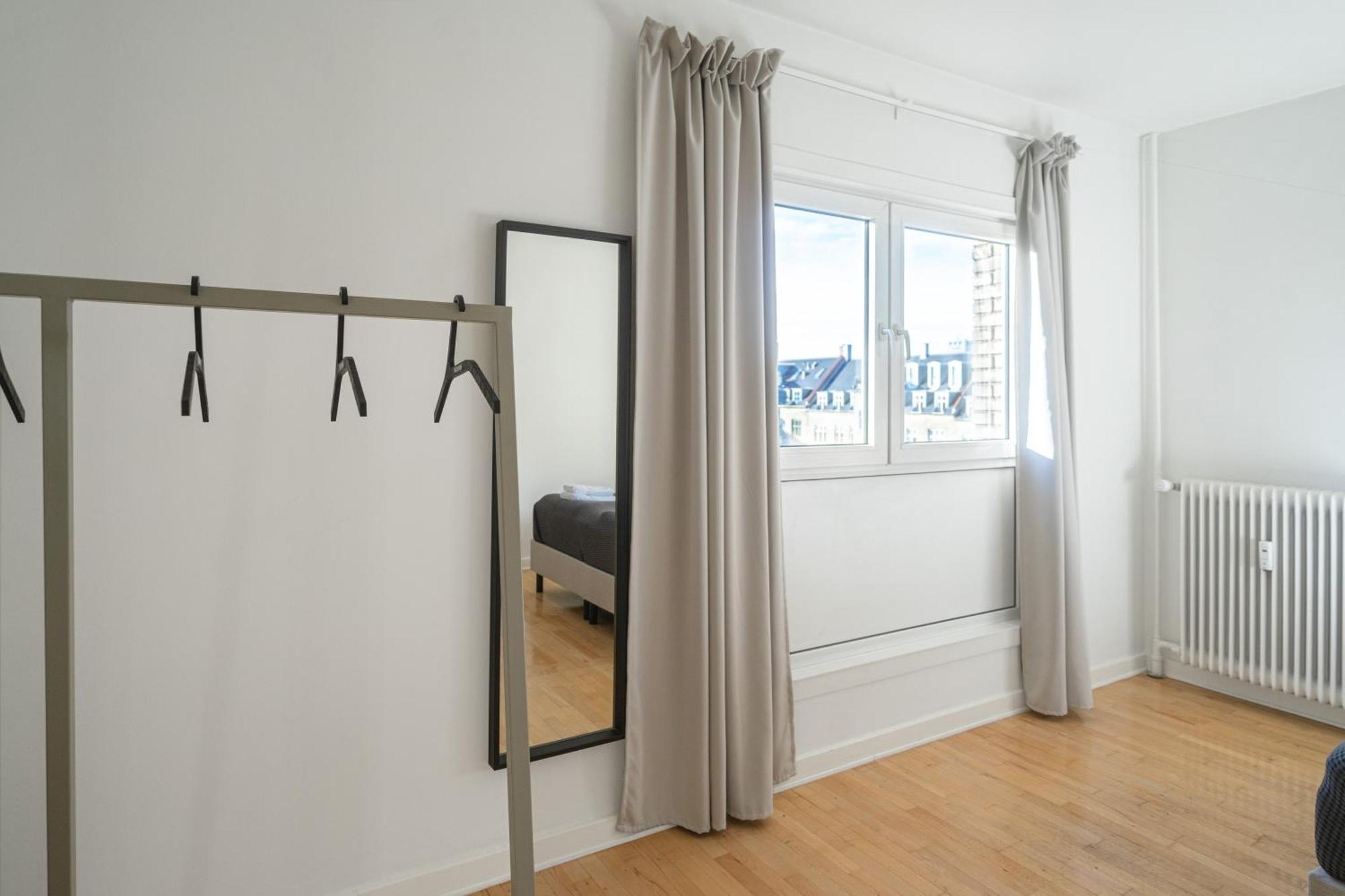 3-bed In Frederiksberg Location Apartment *